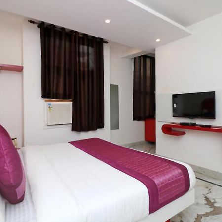 Hotel Leo Continental Nuova Delhi Esterno foto