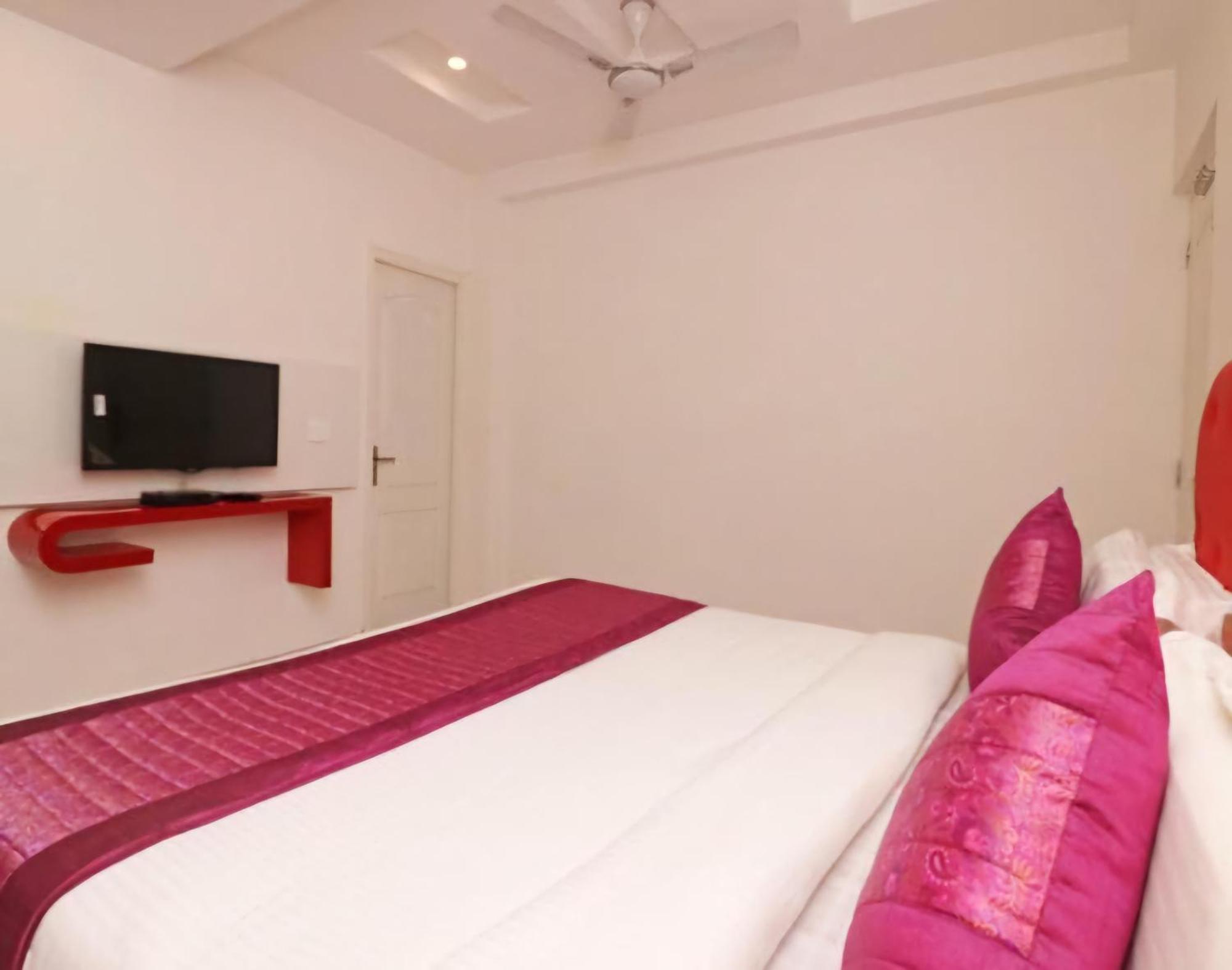 Hotel Leo Continental Nuova Delhi Esterno foto