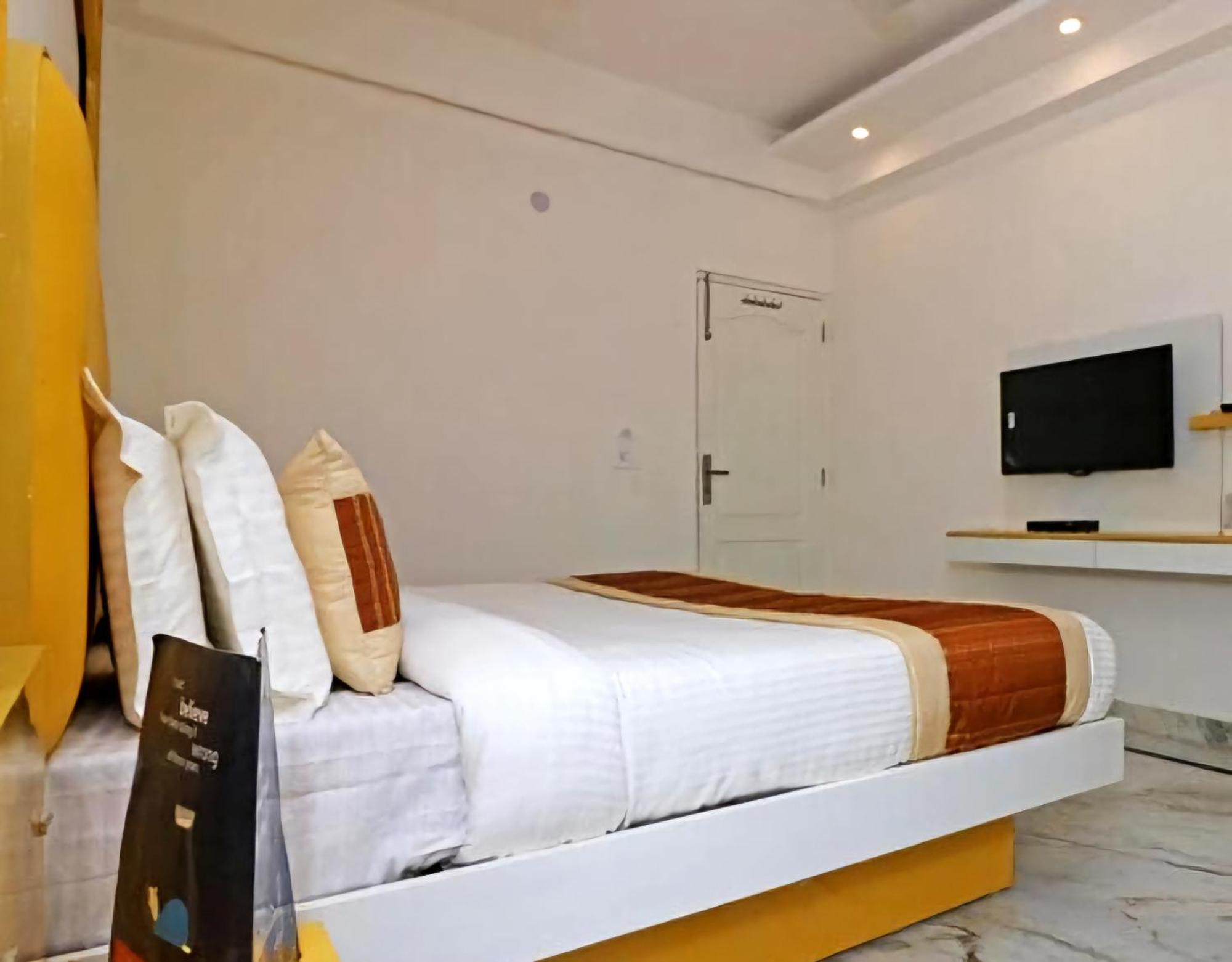 Hotel Leo Continental Nuova Delhi Esterno foto