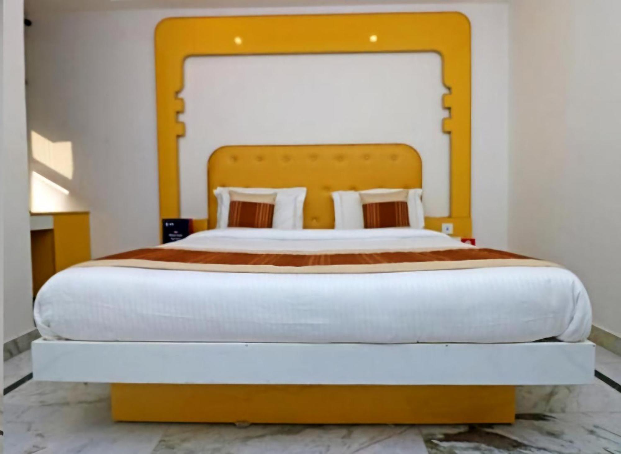 Hotel Leo Continental Nuova Delhi Esterno foto