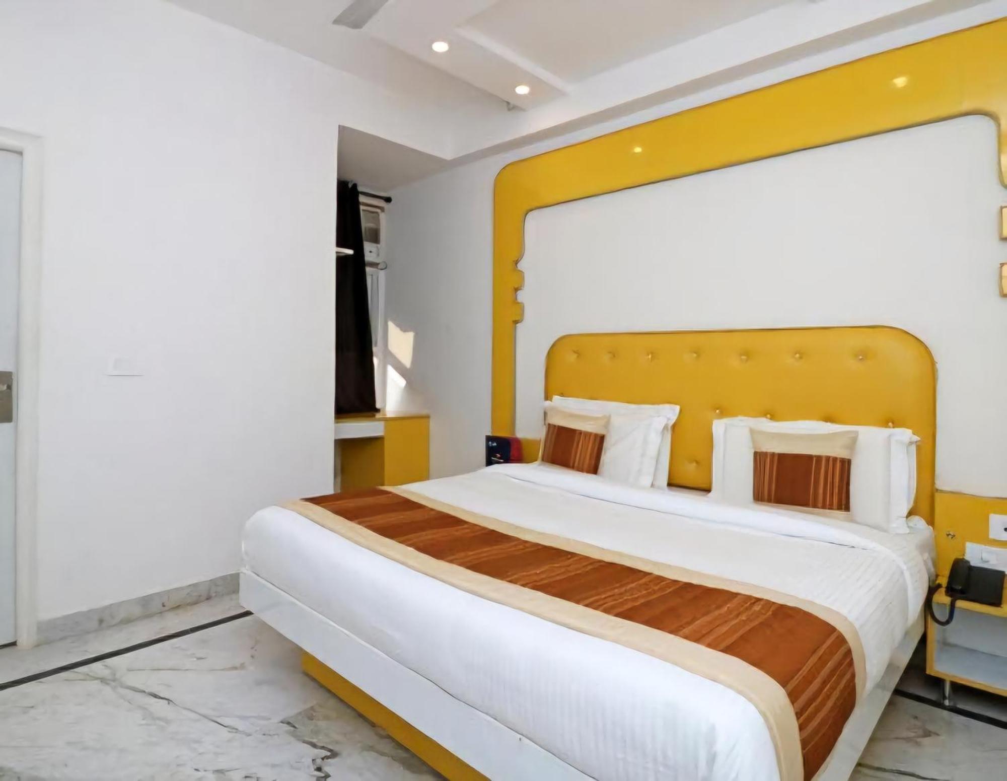 Hotel Leo Continental Nuova Delhi Esterno foto