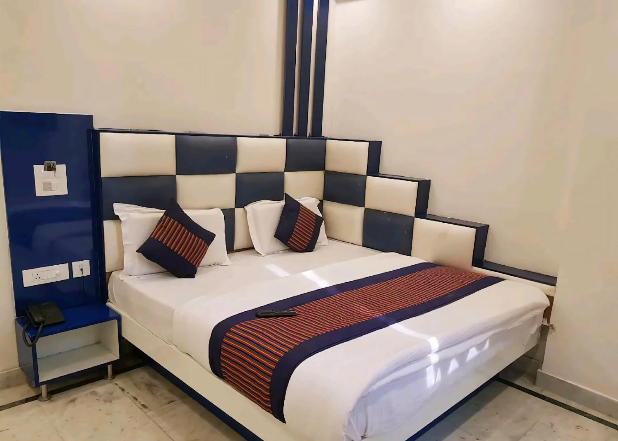 Hotel Leo Continental Nuova Delhi Esterno foto