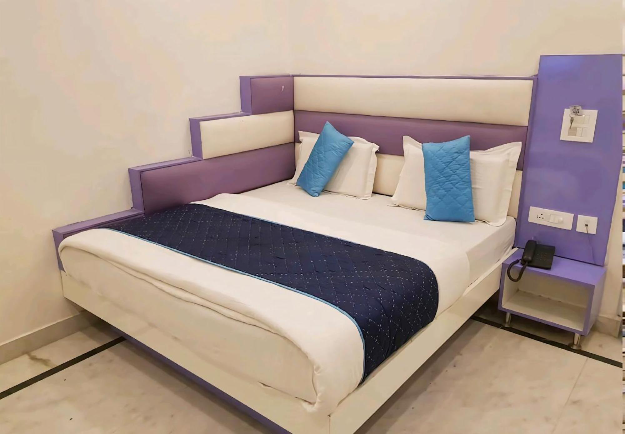 Hotel Leo Continental Nuova Delhi Esterno foto