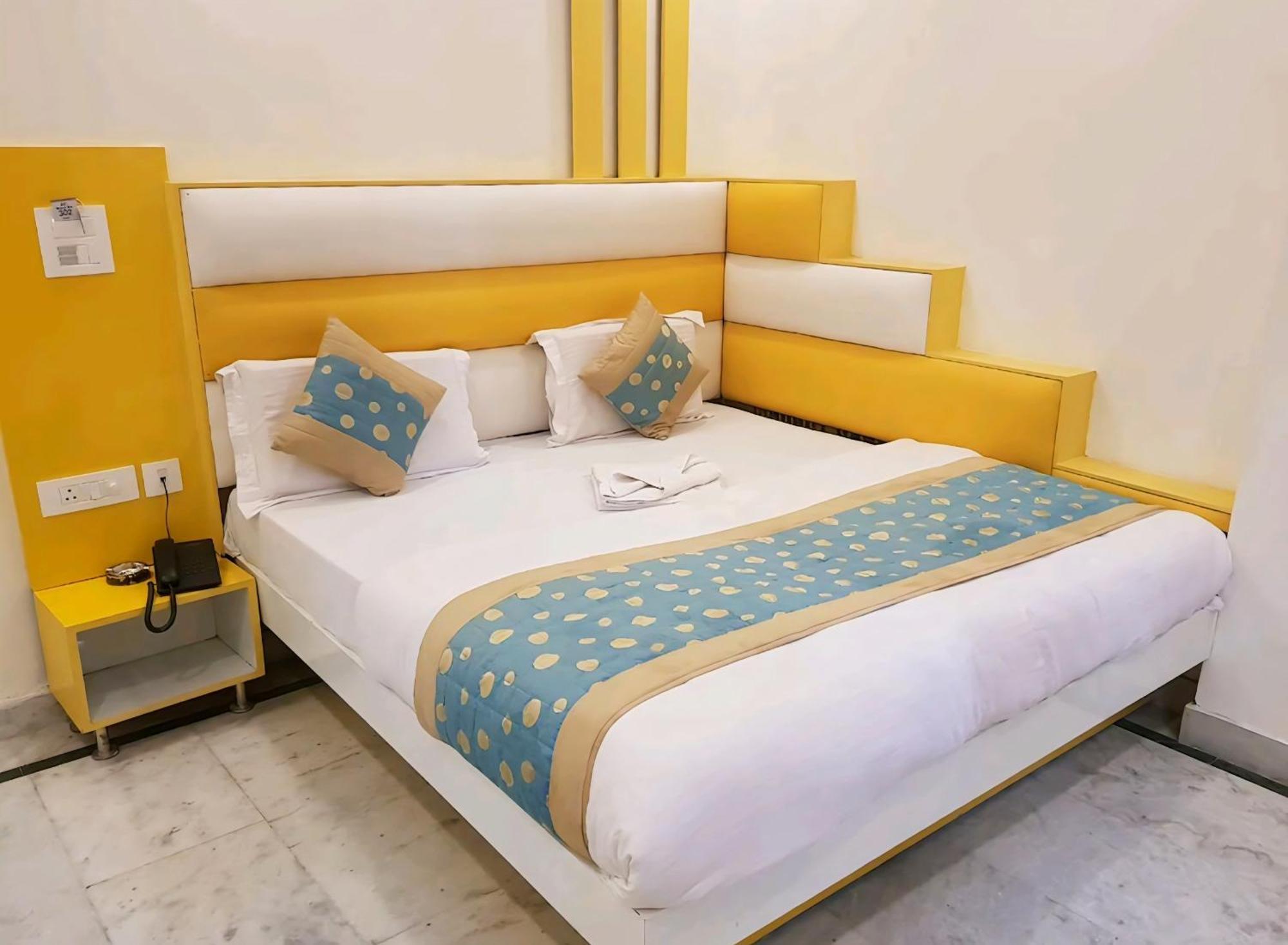 Hotel Leo Continental Nuova Delhi Esterno foto