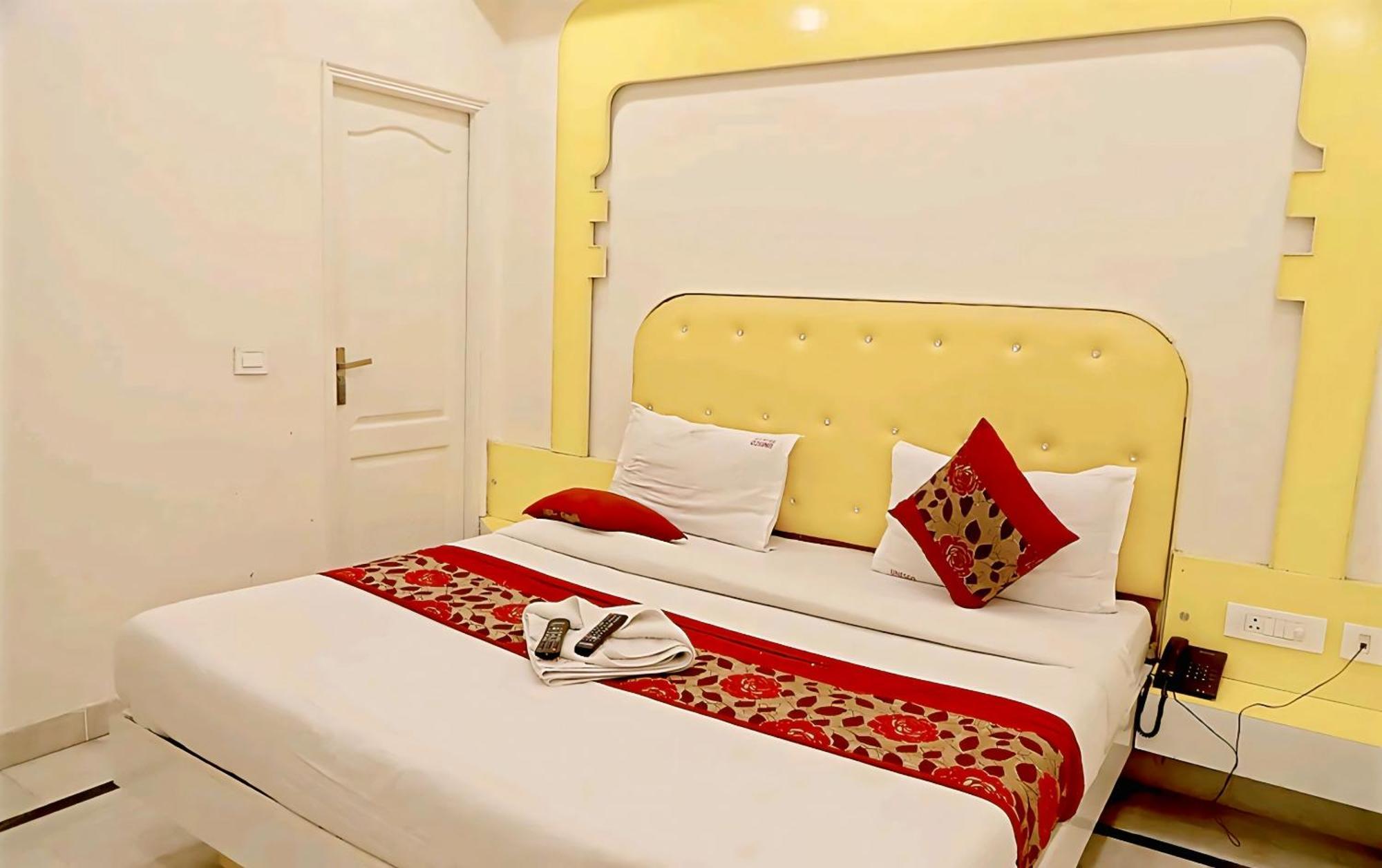Hotel Leo Continental Nuova Delhi Esterno foto