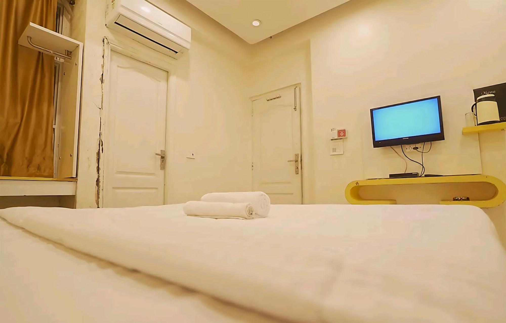 Hotel Leo Continental Nuova Delhi Esterno foto