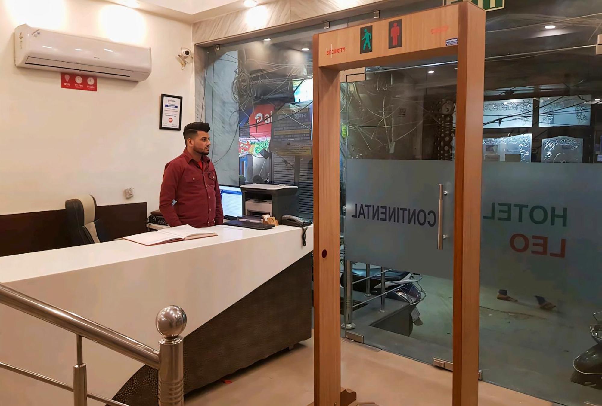 Hotel Leo Continental Nuova Delhi Esterno foto