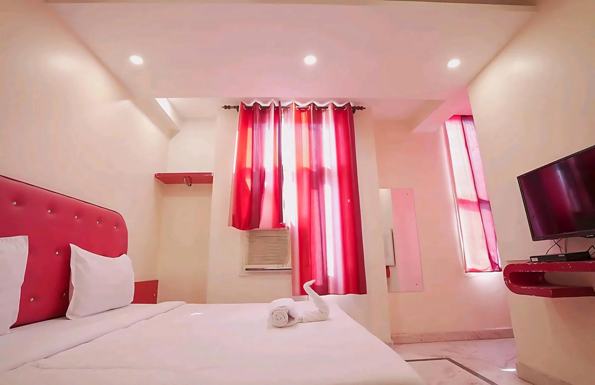 Hotel Leo Continental Nuova Delhi Esterno foto