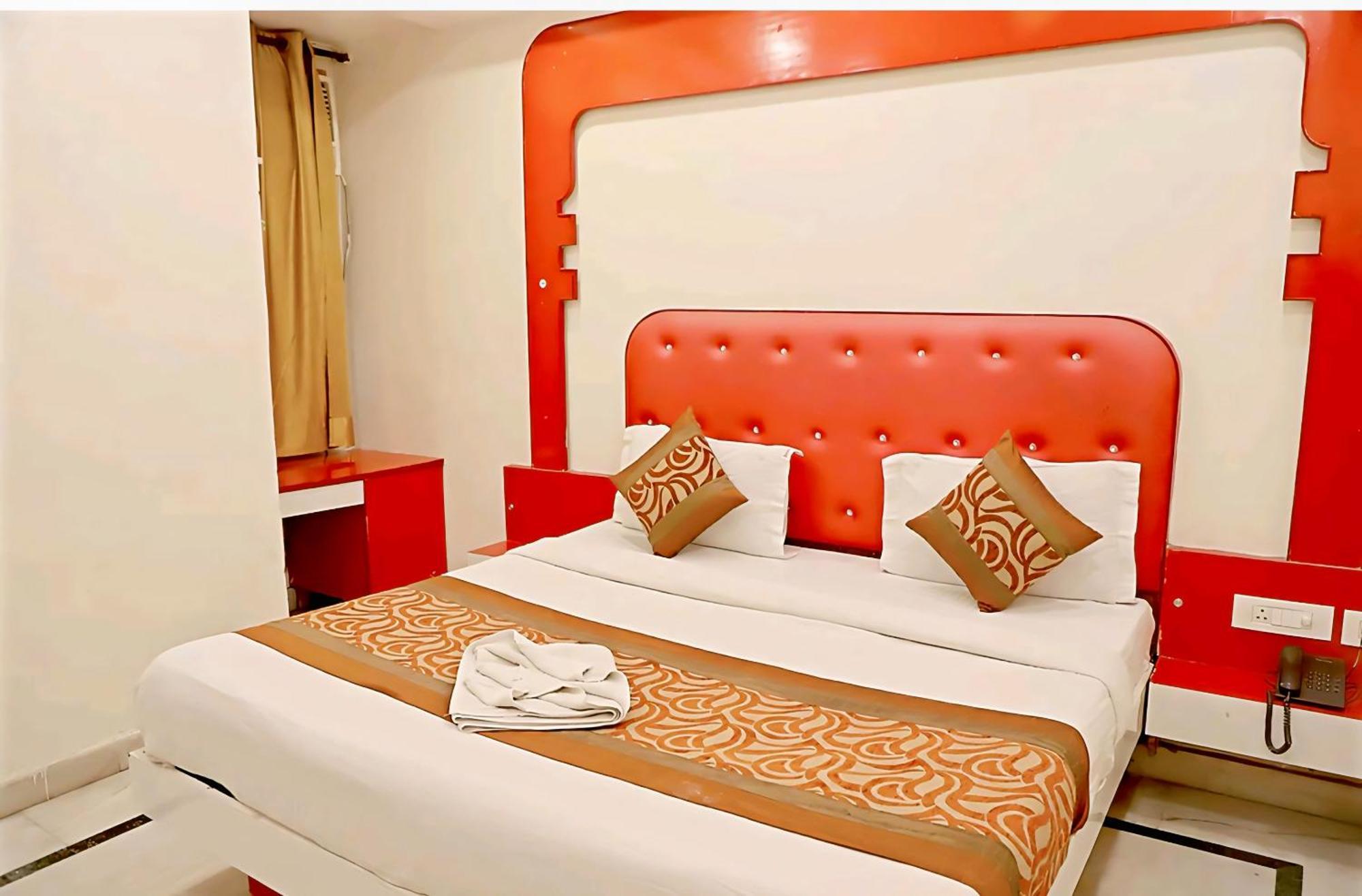 Hotel Leo Continental Nuova Delhi Esterno foto