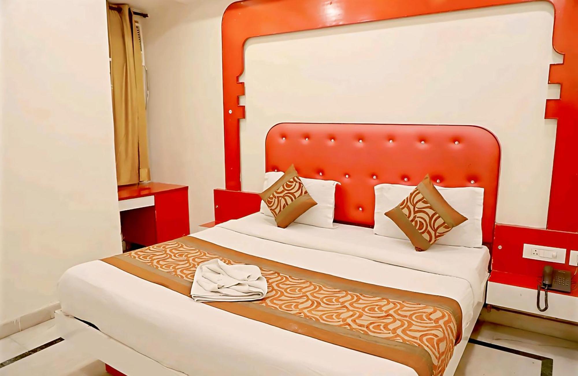 Hotel Leo Continental Nuova Delhi Esterno foto