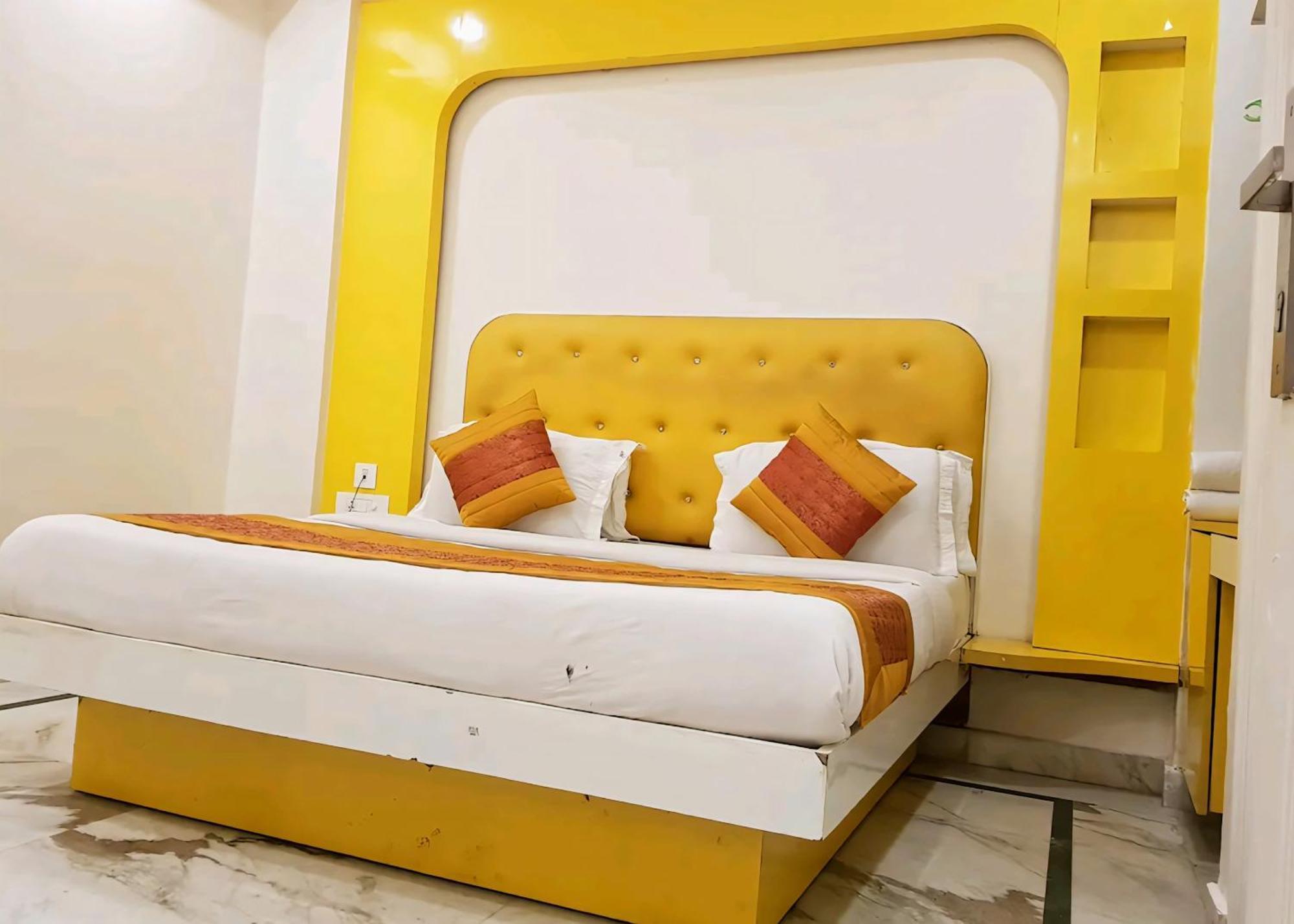 Hotel Leo Continental Nuova Delhi Esterno foto