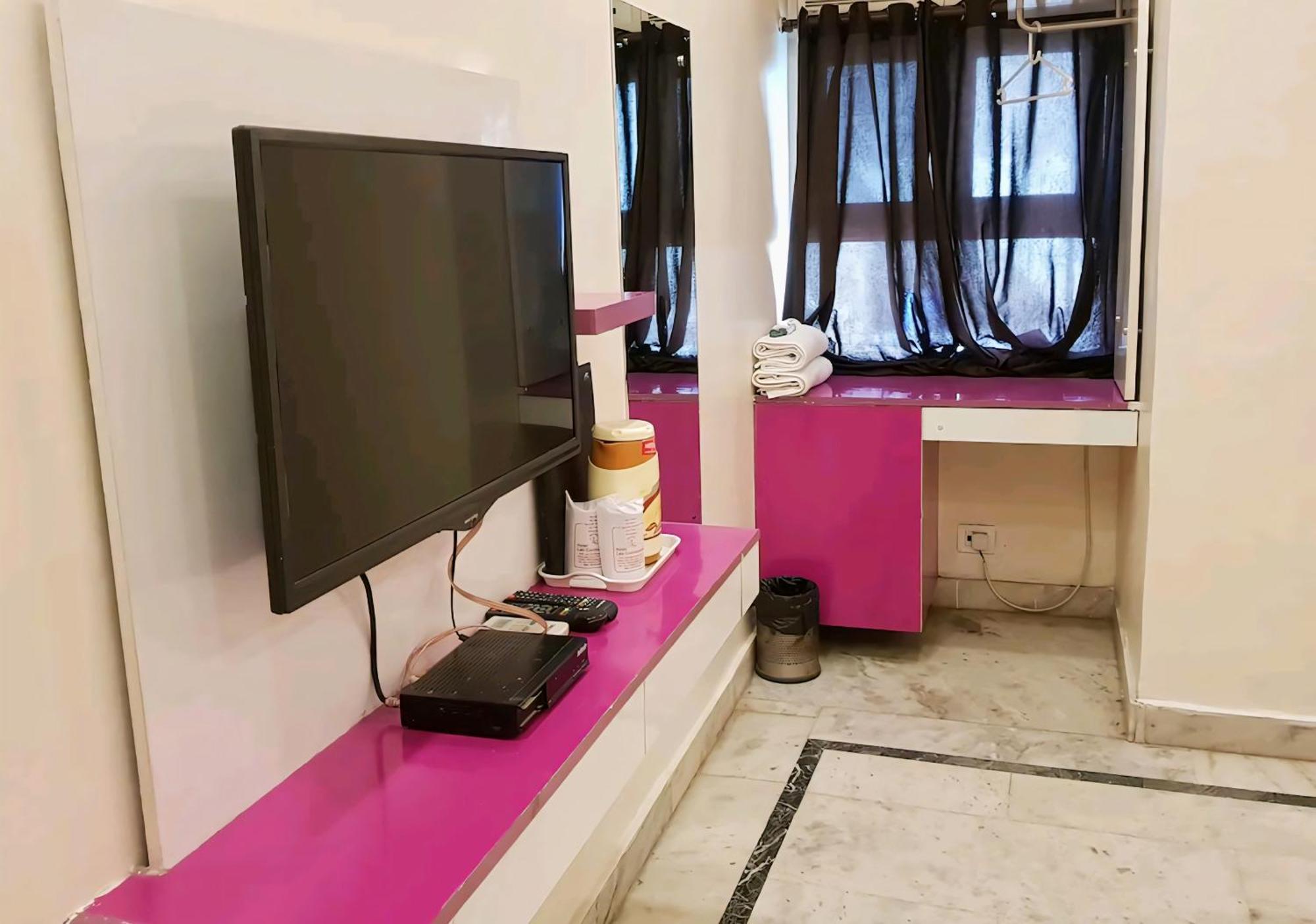 Hotel Leo Continental Nuova Delhi Esterno foto