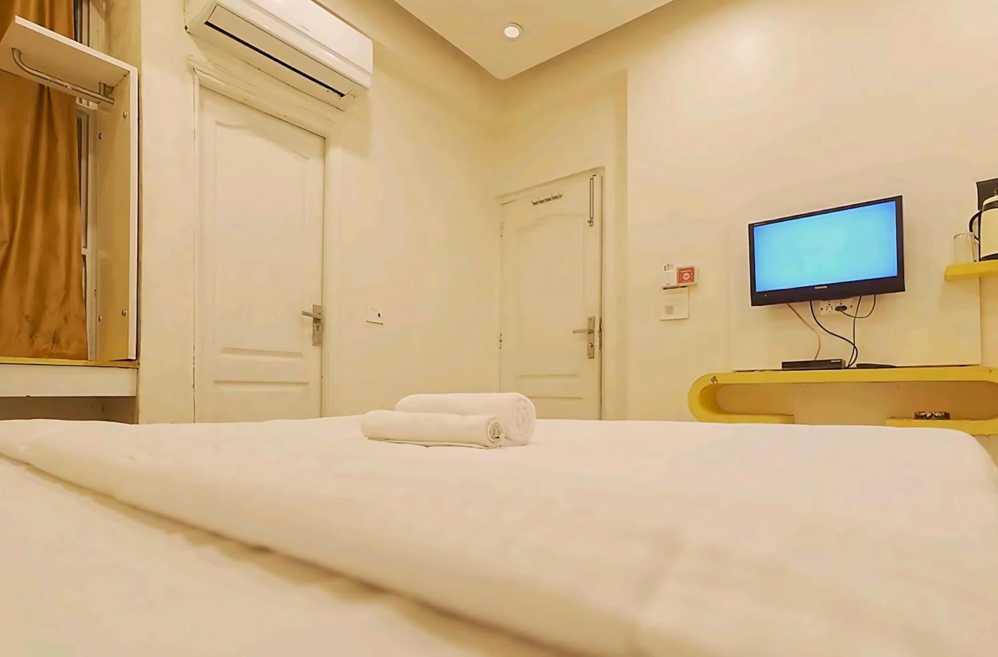 Hotel Leo Continental Nuova Delhi Esterno foto